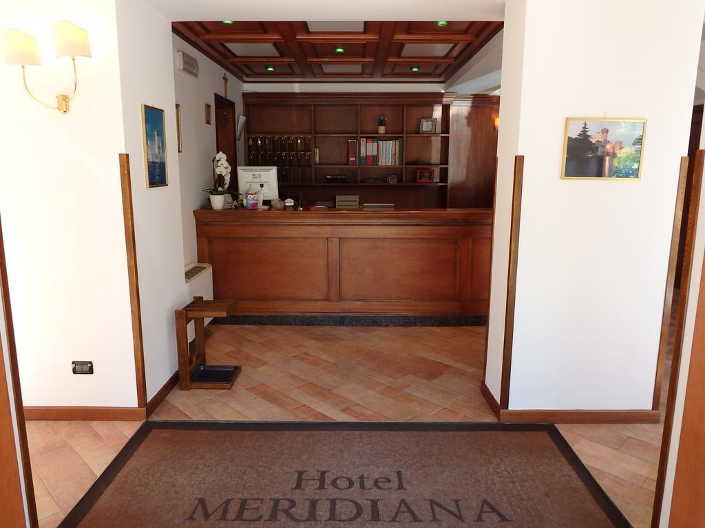 Hotel Meridiana Сирмионе Екстериор снимка