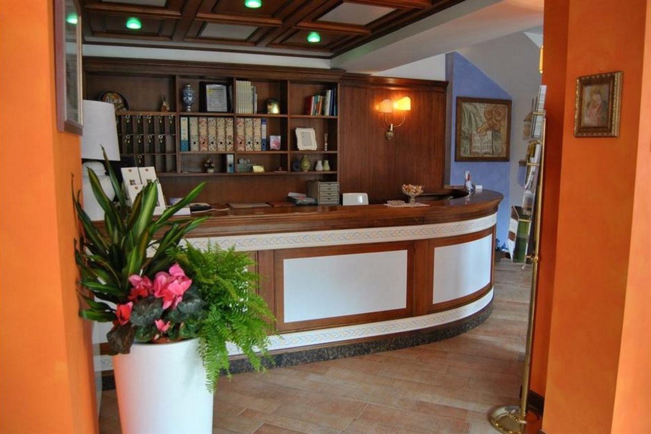 Hotel Meridiana Сирмионе Екстериор снимка